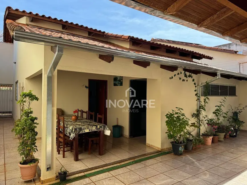 Foto 3 de Casa com 3 quartos à venda, 250m2 em Jardim Morumbi, Itumbiara - GO