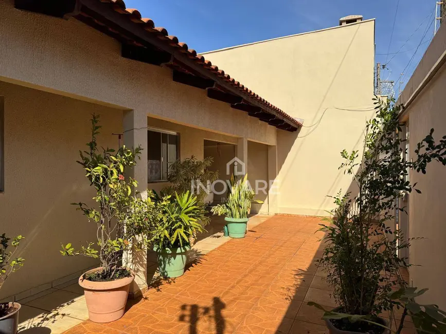 Foto 5 de Casa com 3 quartos à venda, 250m2 em Jardim Morumbi, Itumbiara - GO