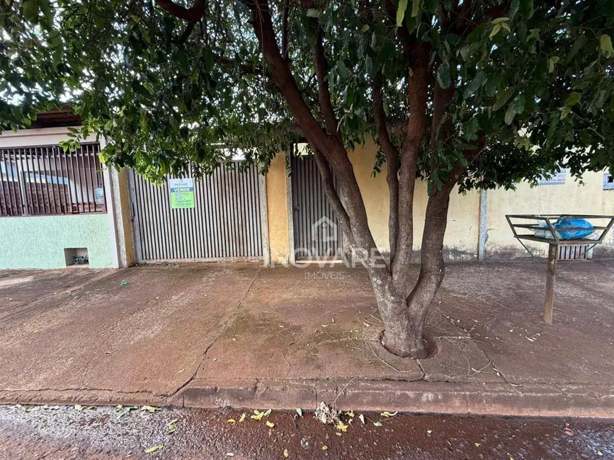 Foto 1 de Casa com 3 quartos à venda, 250m2 em Itumbiara - GO