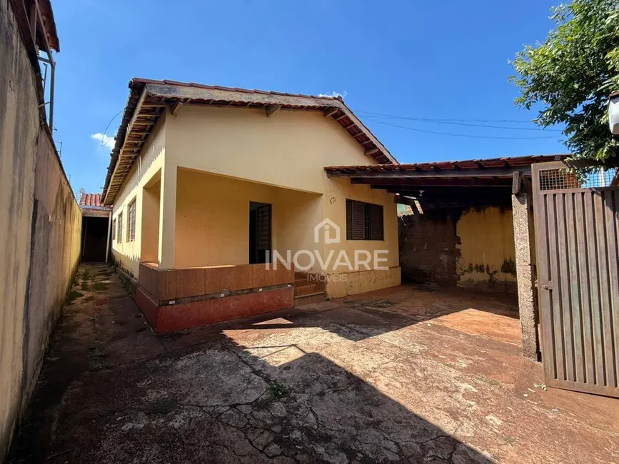 Foto 2 de Casa com 3 quartos à venda, 250m2 em Itumbiara - GO