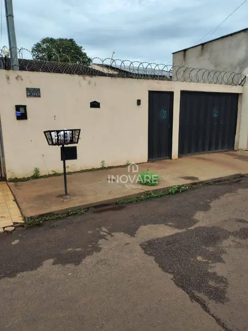 Foto 1 de Casa com 2 quartos à venda, 240m2 em Itumbiara - GO