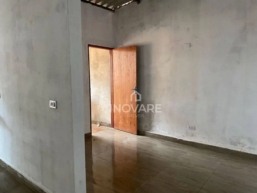 Foto 1 de Casa com 2 quartos para alugar, 78m2 em Itumbiara - GO