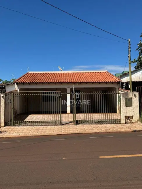 Foto 1 de Casa com 3 quartos para alugar em Itumbiara - GO