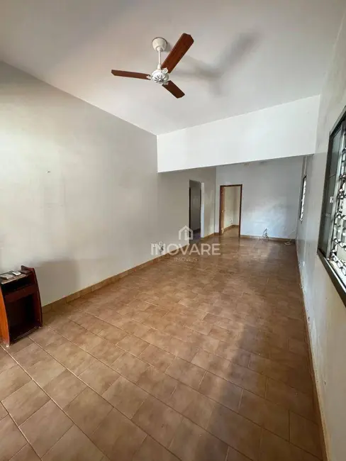 Foto 9 de Casa com 3 quartos para alugar em Itumbiara - GO