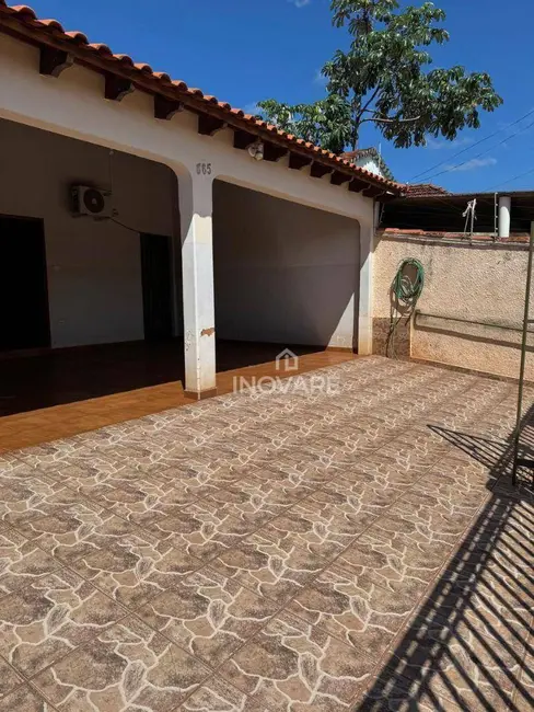 Foto 3 de Casa com 3 quartos para alugar em Itumbiara - GO