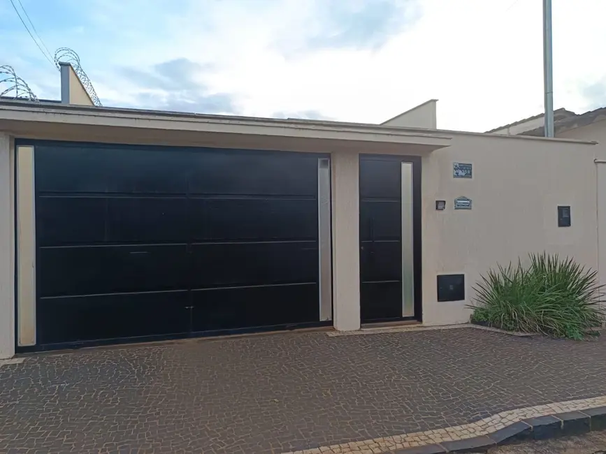 Foto 2 de Casa com 3 quartos para alugar, 250m2 em Jardim Morumbi, Itumbiara - GO