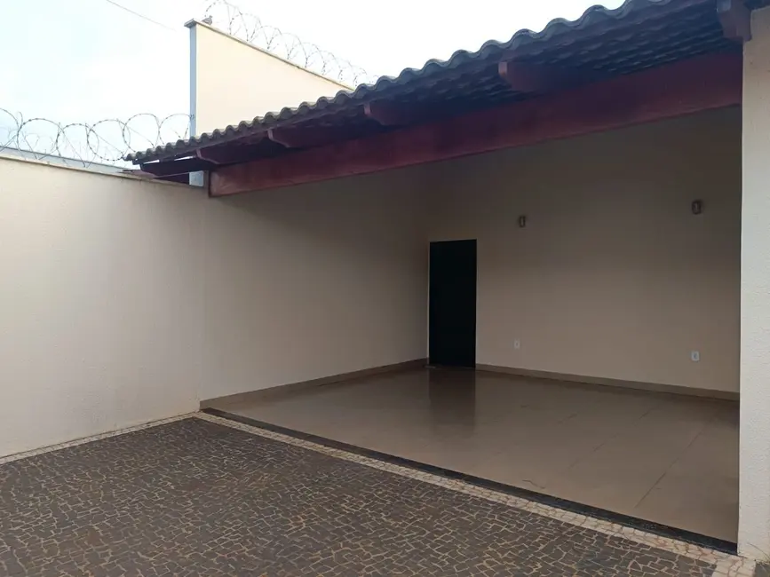 Foto 4 de Casa com 3 quartos para alugar, 250m2 em Jardim Morumbi, Itumbiara - GO