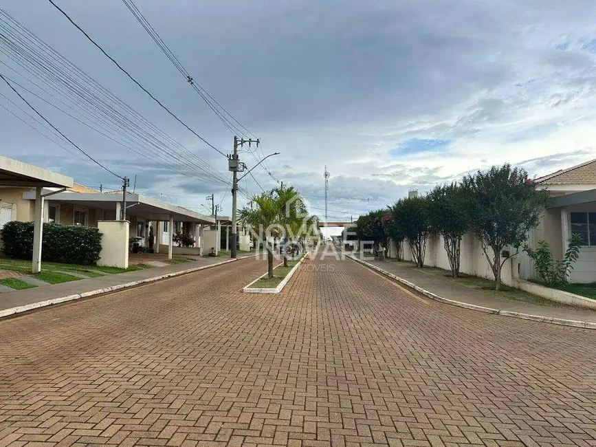 Foto 2 de Casa de Condomínio com 3 quartos à venda, 200m2 em Arapora - MG