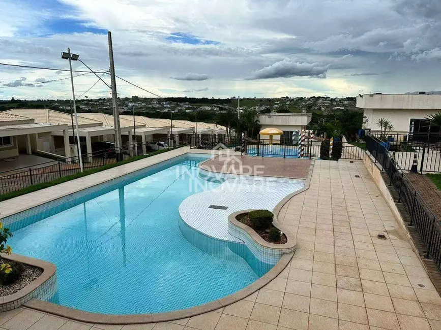Foto 3 de Casa de Condomínio com 3 quartos à venda, 200m2 em Arapora - MG