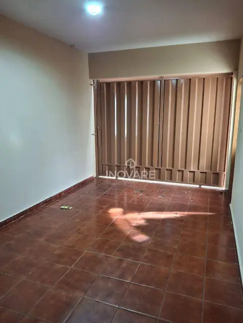 Foto 1 de Casa com 3 quartos para alugar, 360m2 em Setor Anhanguera, Itumbiara - GO