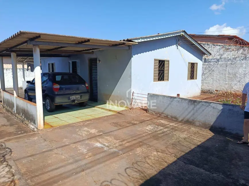 Foto 1 de Casa com 3 quartos à venda em Itumbiara - GO
