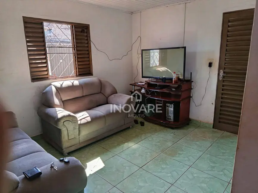 Foto 2 de Casa com 3 quartos à venda em Itumbiara - GO