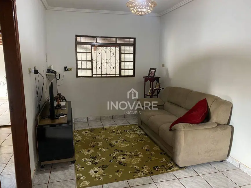 Foto 2 de Casa com 3 quartos à venda, 360m2 em Ferreira da Costa, Itumbiara - GO