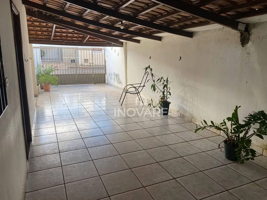 Foto 1 de Casa com 3 quartos à venda, 360m2 em Ferreira da Costa, Itumbiara - GO