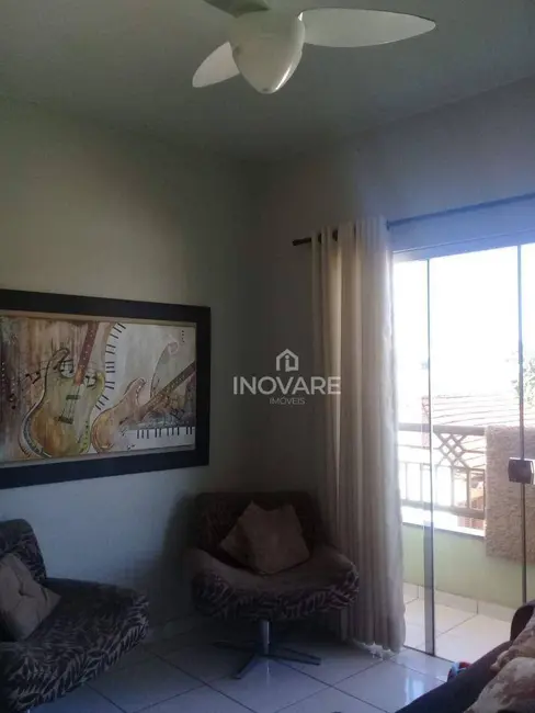 Foto 2 de Sobrado com 3 quartos para alugar em Itumbiara - GO