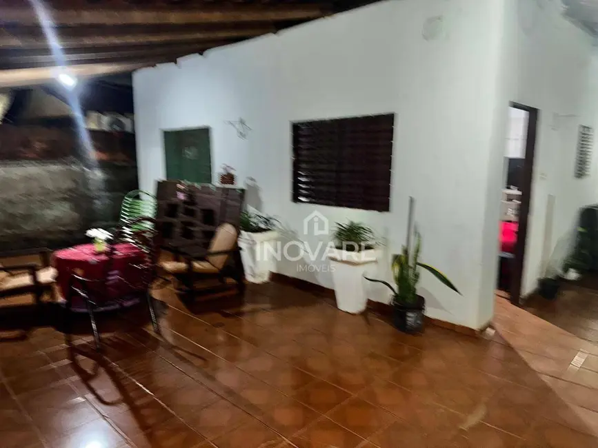 Foto 1 de Casa com 2 quartos à venda, 250m2 em Itumbiara - GO