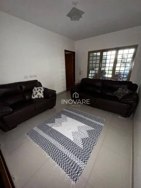 Casa com 3 quartos à venda, 360m2 em Setor Luz, Itumbiara - GO - imagem 6 Foto 6 de Casa com 3 quartos à venda, 360m2 em Setor Luz, Itumbiara - GO