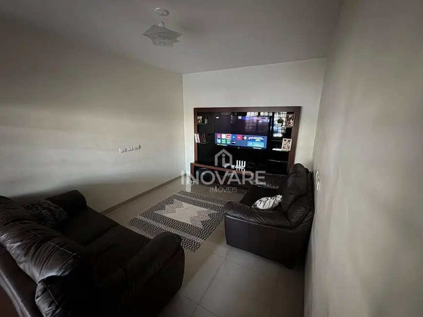 Casa com 3 quartos à venda, 360m2 em Setor Luz, Itumbiara - GO - imagem 5 Foto 5 de Casa com 3 quartos à venda, 360m2 em Setor Luz, Itumbiara - GO