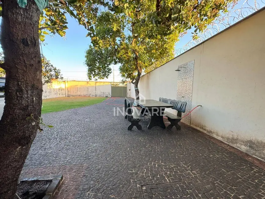 Casa com 3 quartos à venda, 360m2 em Setor Luz, Itumbiara - GO - imagem 4 Foto 4 de Casa com 3 quartos à venda, 360m2 em Setor Luz, Itumbiara - GO