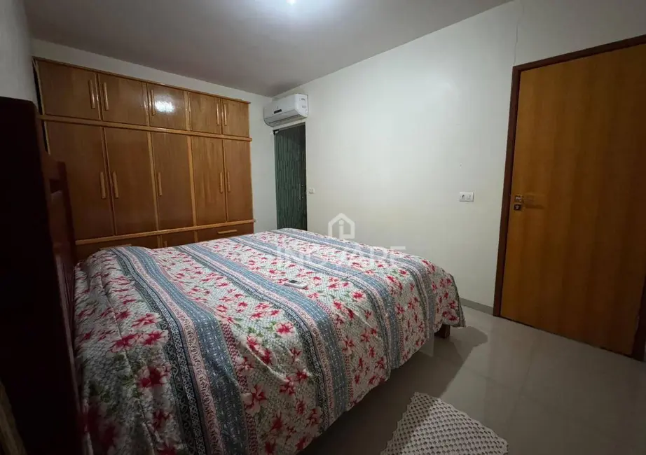 Casa com 3 quartos à venda, 360m2 em Setor Luz, Itumbiara - GO - imagem 9 Foto 9 de Casa com 3 quartos à venda, 360m2 em Setor Luz, Itumbiara - GO