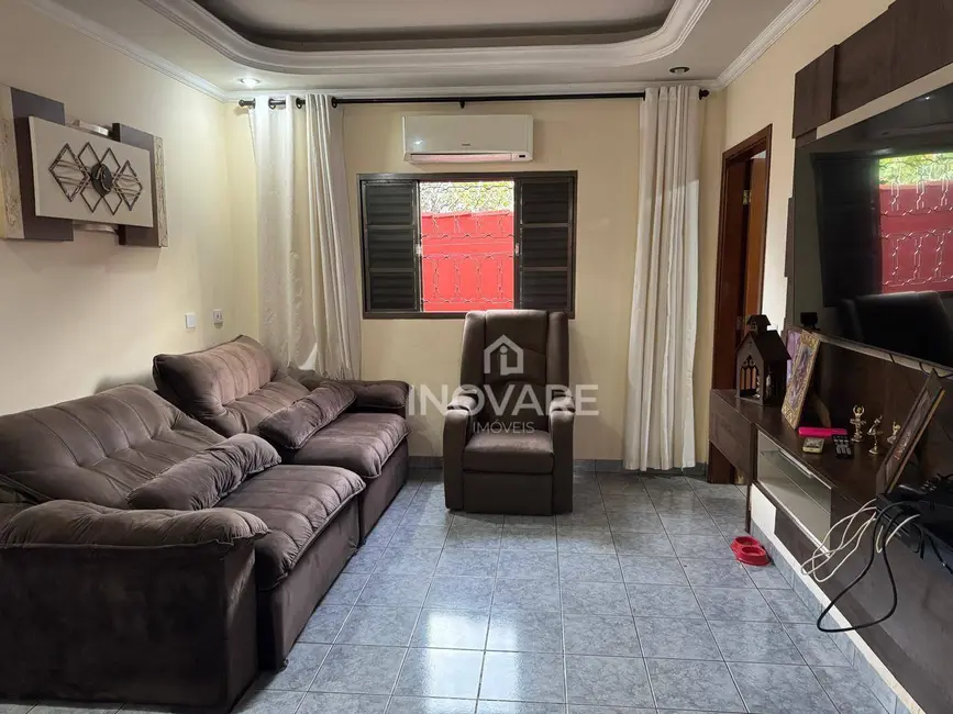 Foto 3 de Casa com 3 quartos à venda, 480m2 em Itumbiara - GO