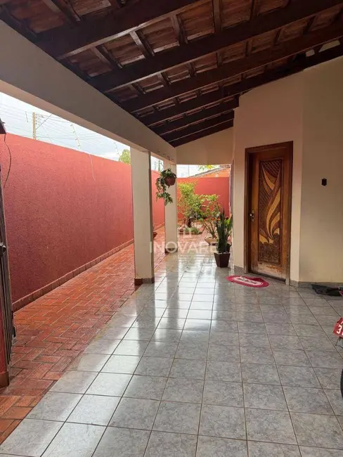Foto 2 de Casa com 3 quartos à venda, 480m2 em Itumbiara - GO