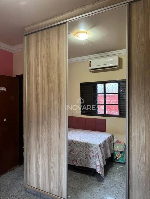 Foto 8 de Casa com 3 quartos à venda, 480m2 em Itumbiara - GO