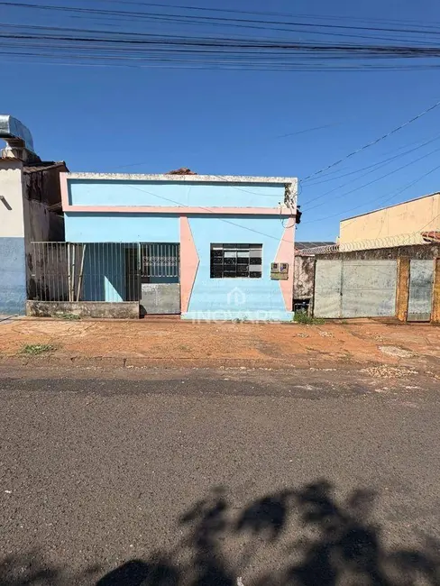 Foto 1 de Casa com 3 quartos à venda, 360m2 em Itumbiara - GO