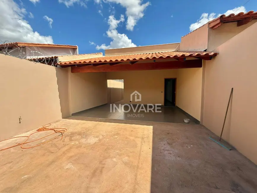 Foto 1 de Casa com 2 quartos à venda, 180m2 em Itumbiara - GO