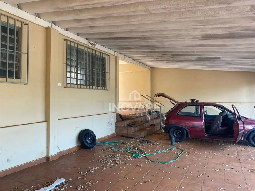 Casa com 3 quartos à venda, 360m2 em Itumbiara - GO - imagem 2 Foto 2 de Casa com 3 quartos à venda, 360m2 em Itumbiara - GO