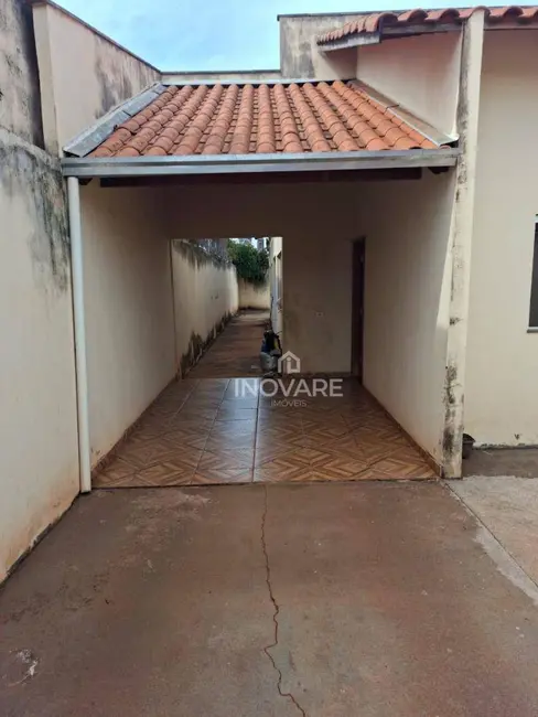 Casa com 3 quartos à venda, 180m2 em Itumbiara - GO - imagem 1 Foto 1 de Casa com 3 quartos à venda, 180m2 em Itumbiara - GO