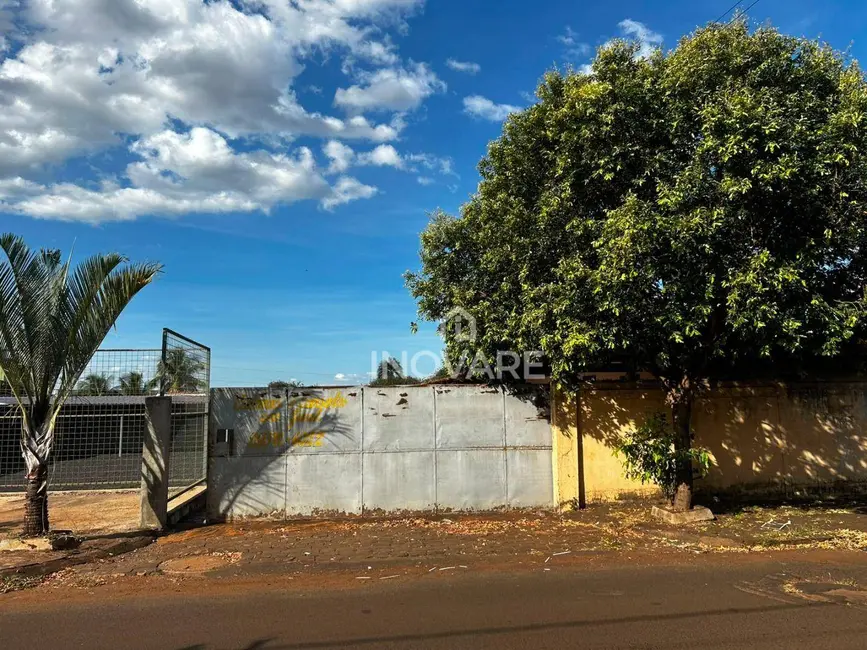 Foto 1 de Casa com 3 quartos para alugar, 900m2 em Setor Novo Horizonte, Itumbiara - GO