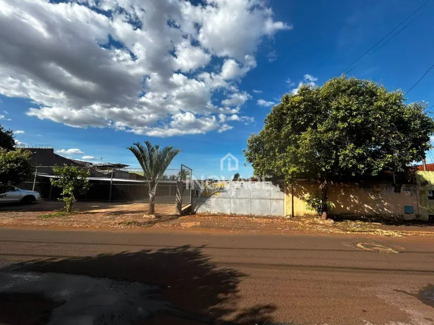 Foto 2 de Casa com 3 quartos para alugar, 900m2 em Setor Novo Horizonte, Itumbiara - GO