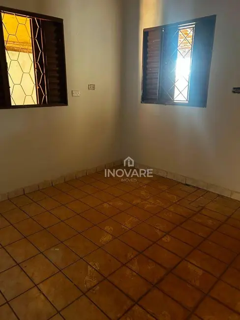Foto 8 de Casa com 3 quartos para alugar, 900m2 em Setor Novo Horizonte, Itumbiara - GO