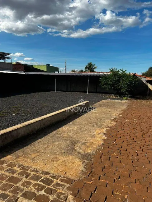 Foto 3 de Casa com 3 quartos para alugar, 900m2 em Setor Novo Horizonte, Itumbiara - GO