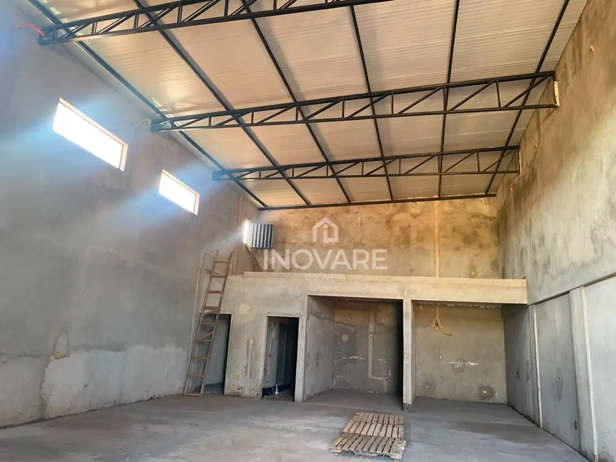 Armazém / Galpão para alugar, 200m2 em Itumbiara - GO - imagem 2 Foto 2 de Armazém / Galpão para alugar, 200m2 em Itumbiara - GO