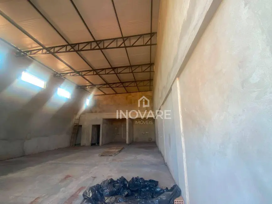 Armazém / Galpão para alugar, 200m2 em Itumbiara - GO - imagem 3 Foto 3 de Armazém / Galpão para alugar, 200m2 em Itumbiara - GO
