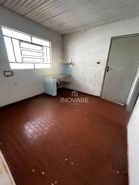 Foto 1 de Casa com 2 quartos para alugar, 360m2 em Itumbiara - GO