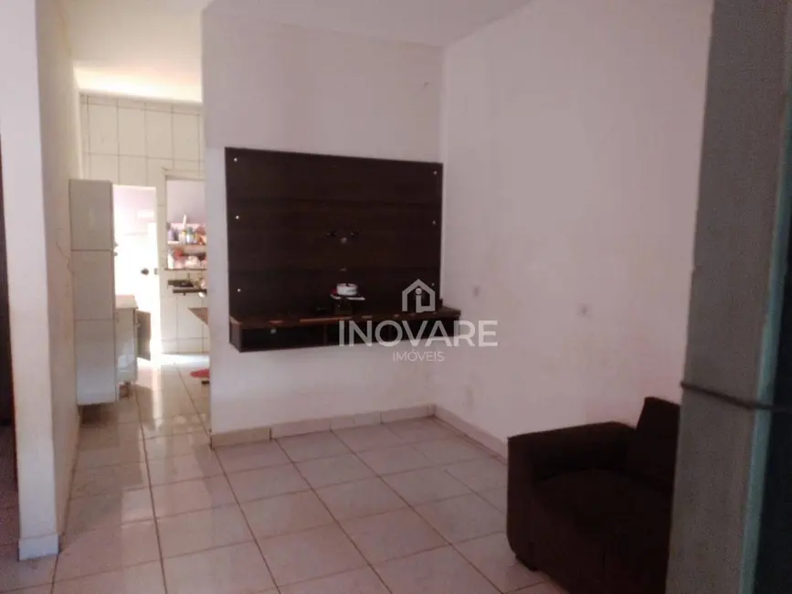 Foto 4 de Casa com 2 quartos à venda, 108m2 em Itumbiara - GO