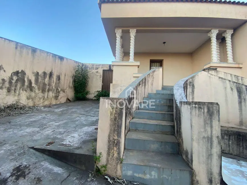 Casa com 3 quartos à venda, 800m2 em Itumbiara - GO - imagem 2 Foto 2 de Casa com 3 quartos à venda, 800m2 em Itumbiara - GO