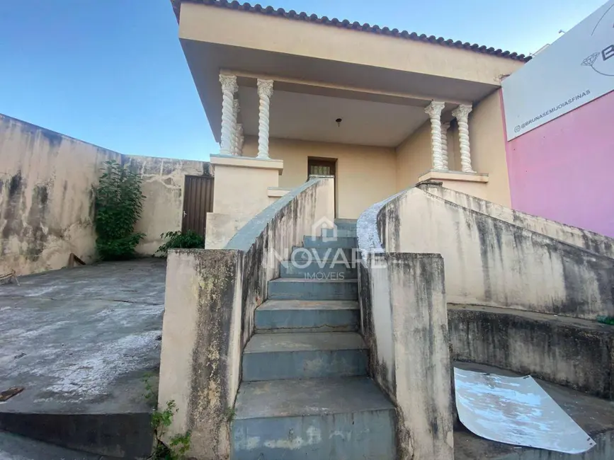 Casa com 3 quartos à venda, 800m2 em Itumbiara - GO - imagem 3 Foto 3 de Casa com 3 quartos à venda, 800m2 em Itumbiara - GO