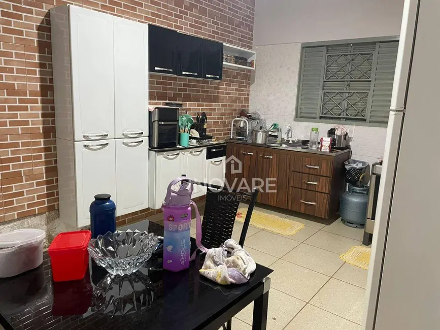 Casa com 1 quarto para alugar, 432m2 em Itumbiara - GO - imagem 4 Foto 4 de Casa com 1 quarto para alugar, 432m2 em Itumbiara - GO