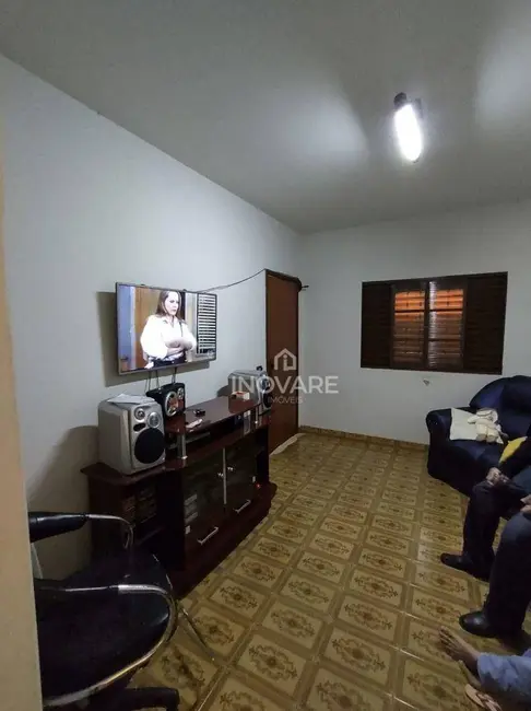 Casa com 3 quartos à venda, 281m2 em Itumbiara - GO - imagem 4 Foto 4 de Casa com 3 quartos à venda, 281m2 em Itumbiara - GO