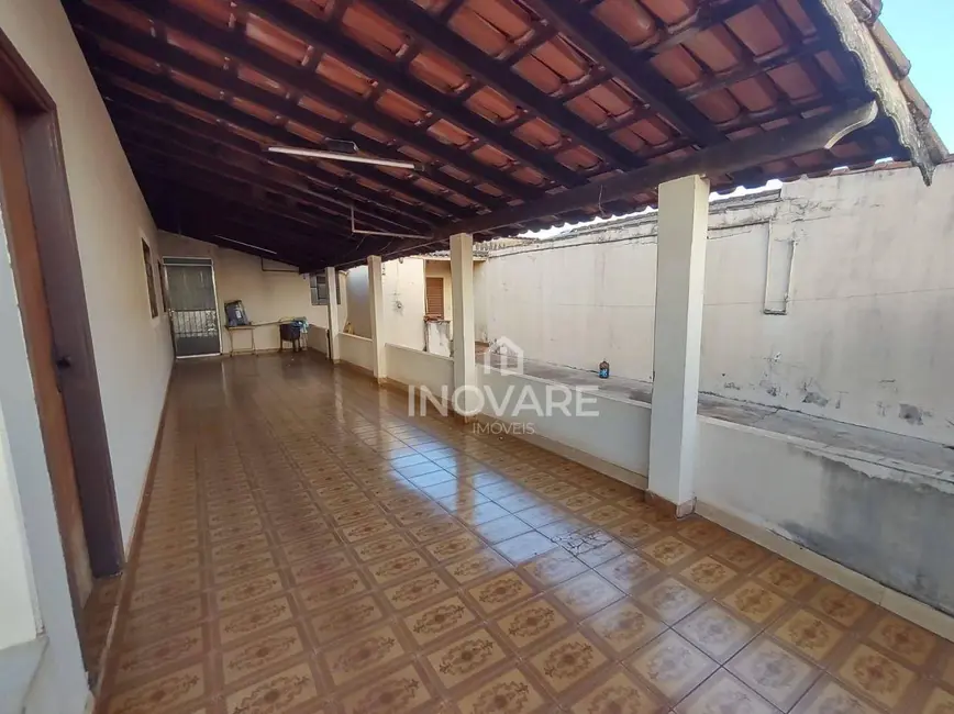 Casa com 3 quartos à venda, 281m2 em Itumbiara - GO - imagem 2 Foto 2 de Casa com 3 quartos à venda, 281m2 em Itumbiara - GO