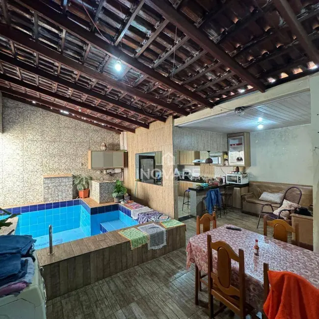 Casa com 3 quartos à venda, 200m2 em Itumbiara - GO - imagem 8 Foto 8 de Casa com 3 quartos à venda, 200m2 em Itumbiara - GO