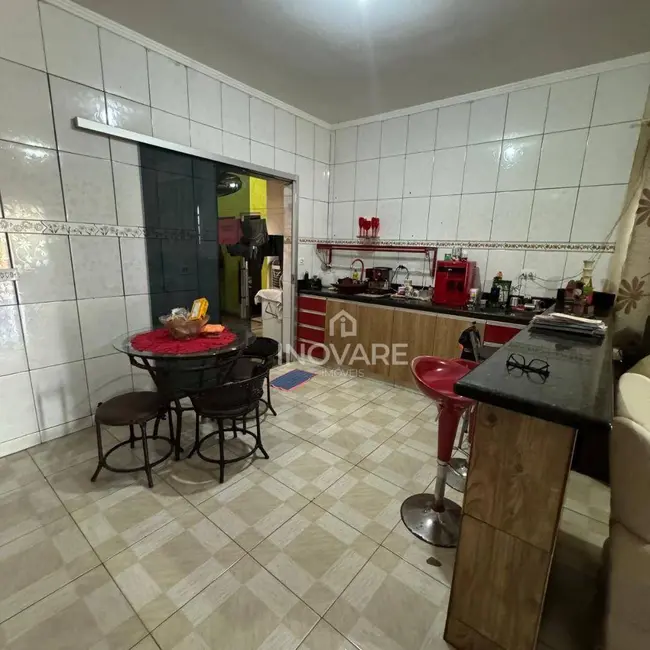 Casa com 3 quartos à venda, 200m2 em Itumbiara - GO - imagem 6 Foto 6 de Casa com 3 quartos à venda, 200m2 em Itumbiara - GO