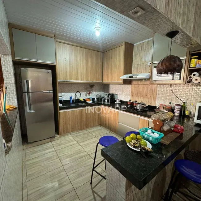 Casa com 3 quartos à venda, 200m2 em Itumbiara - GO - imagem 4 Foto 4 de Casa com 3 quartos à venda, 200m2 em Itumbiara - GO