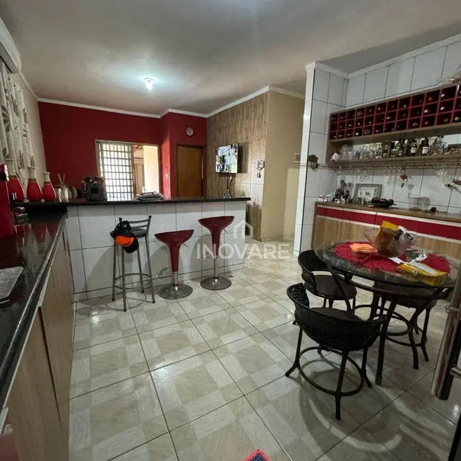 Casa com 3 quartos à venda, 200m2 em Itumbiara - GO - imagem 7 Foto 7 de Casa com 3 quartos à venda, 200m2 em Itumbiara - GO