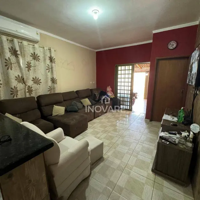 Casa com 3 quartos à venda, 200m2 em Itumbiara - GO - imagem 2 Foto 2 de Casa com 3 quartos à venda, 200m2 em Itumbiara - GO