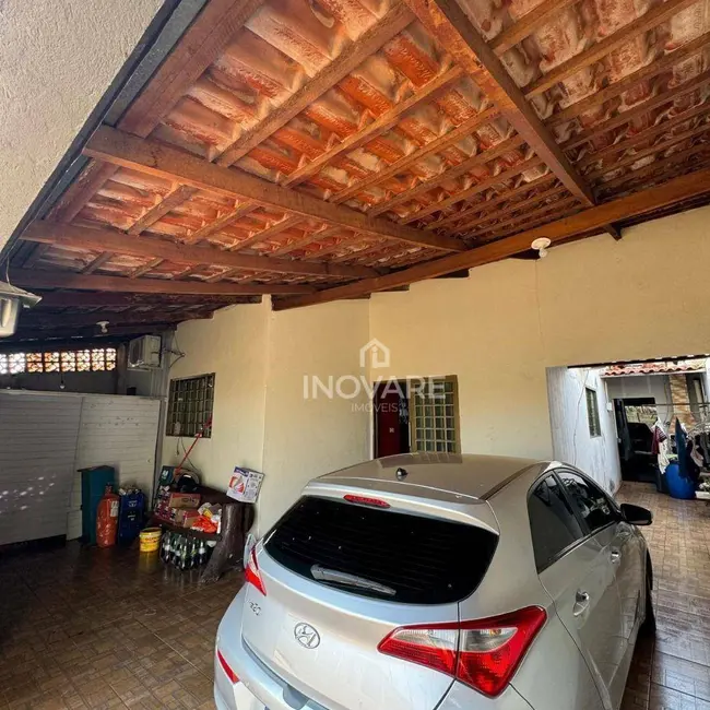 Casa com 3 quartos à venda, 200m2 em Itumbiara - GO - imagem 1 Foto 1 de Casa com 3 quartos à venda, 200m2 em Itumbiara - GO